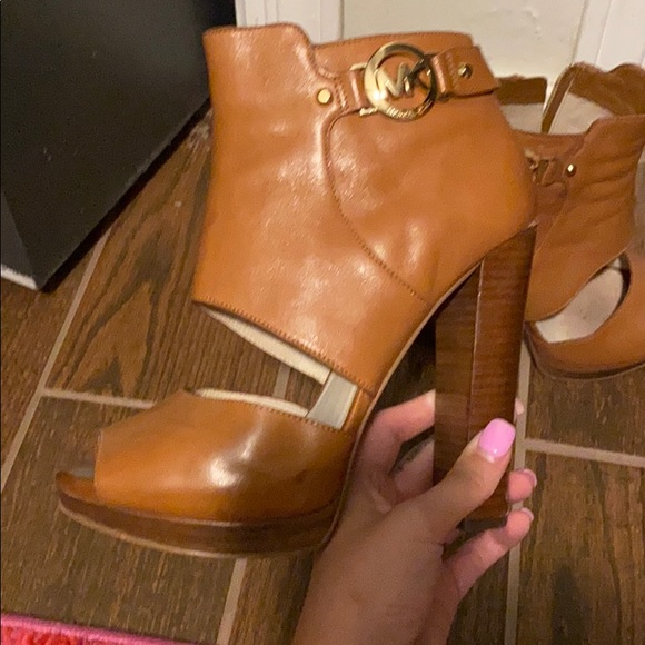 Michael Kors Tan Open Toe Heeled Booties - Picture 4 of 8